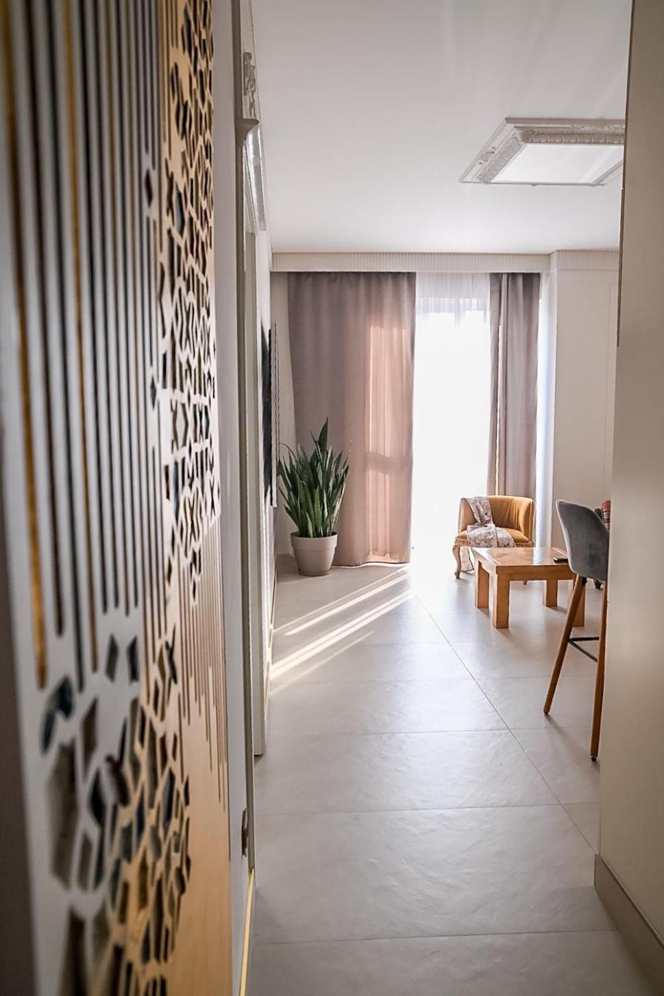 Glori Gold Apartment