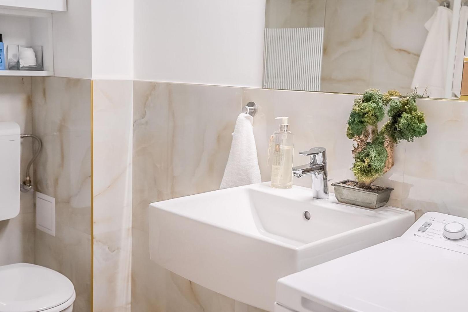 Glori Gold Apartment *